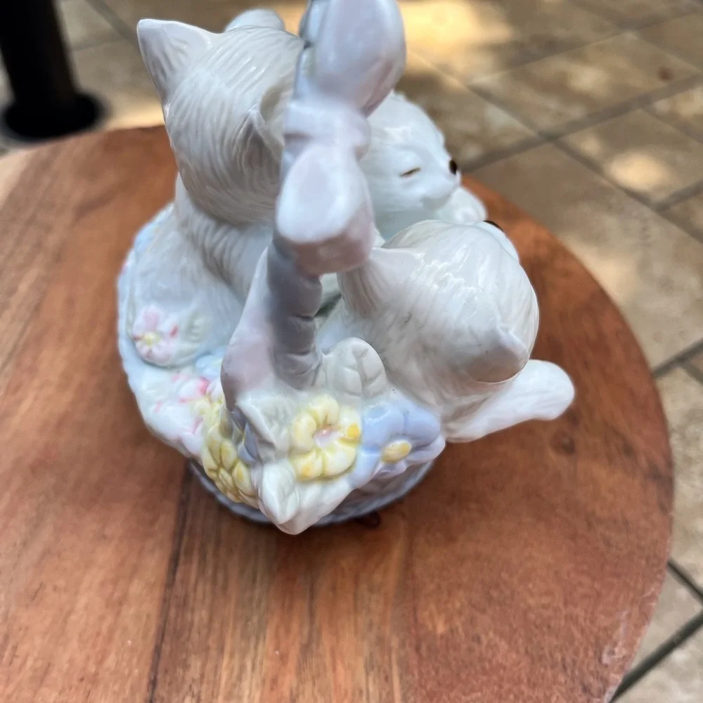 3 Kitty cats in basket porcelain Figurine vintage Collectible Decorative - Picture 6 of 9